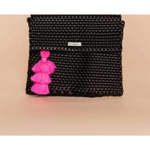 NEW VALEROSA women's solid woven clutch in black
